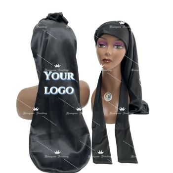 Long bonnet with elastic tie one logo